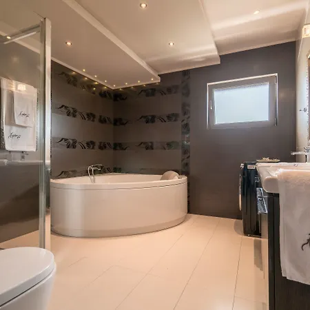 Kymothoe Elite Lejlighedshotel